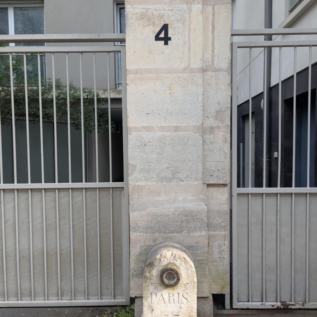 Ancienne borne de nivellement de Bagneux 2